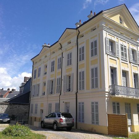 Appartement Indus En Centre Ville Avec Parking Honfleur Exterior photo